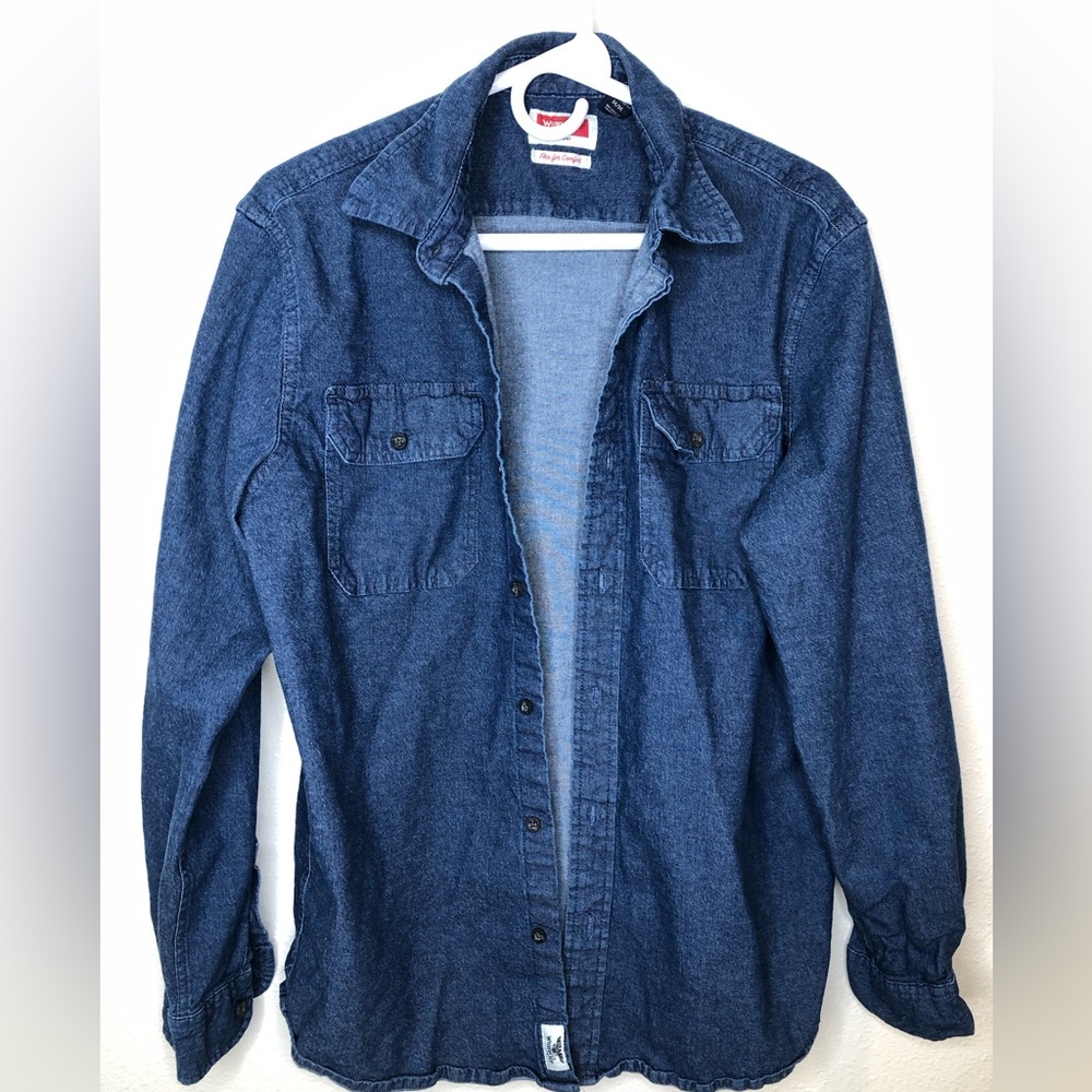 Wrangler Men’s Blue Button Down Shirt— Medium